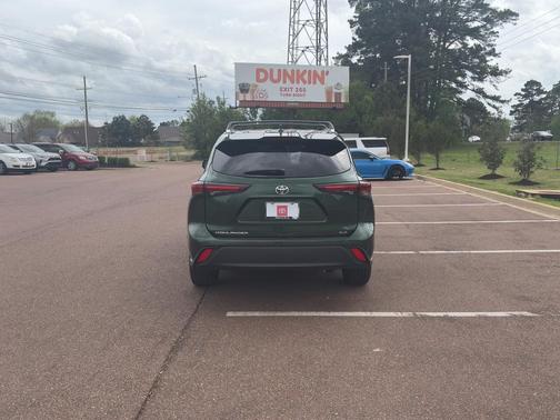 2025 Toyota Highlander XLE