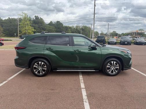 2025 Toyota Highlander XLE