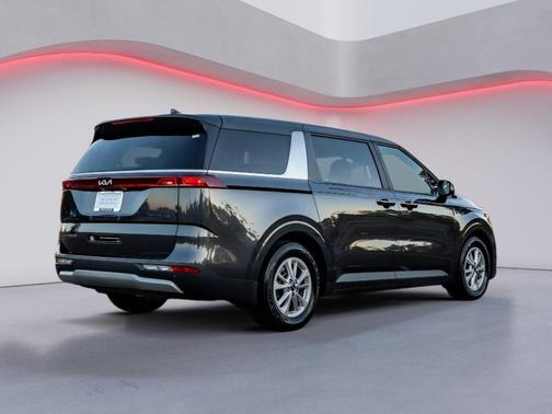 2022 Kia Carnival LX