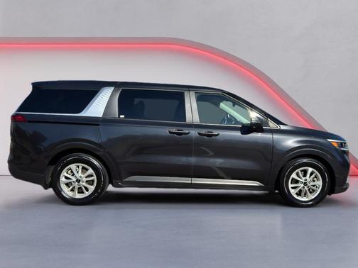2022 Kia Carnival LX