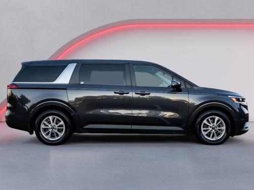 2022 Kia Carnival LX