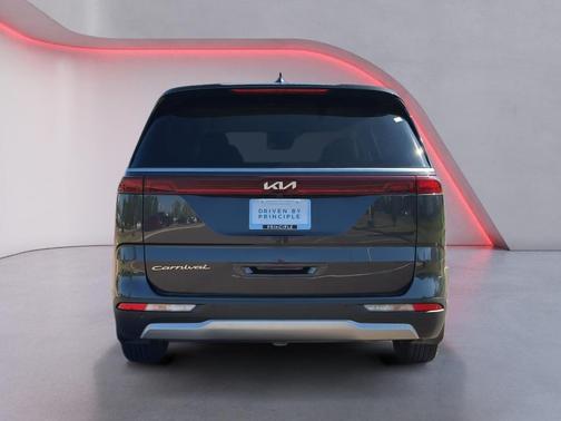 2022 Kia Carnival LX