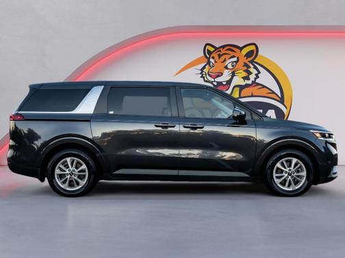 2022 Kia Carnival LX