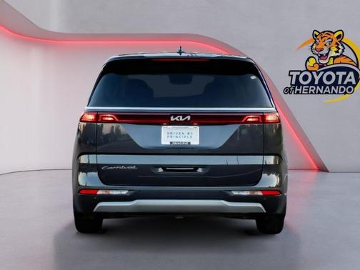 2022 Kia Carnival LX