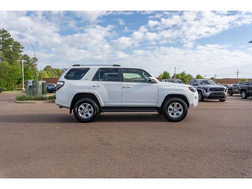Ice Cap 2024 Toyota 4Runner SR5 Premium
