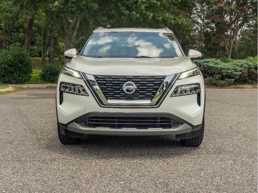 Pearl White Tricoat 2021 Nissan Rogue SV