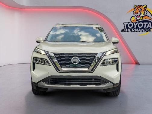 Pearl White Tricoat 2021 Nissan Rogue SV