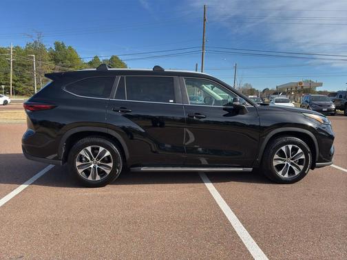 2025 Toyota Highlander XLE