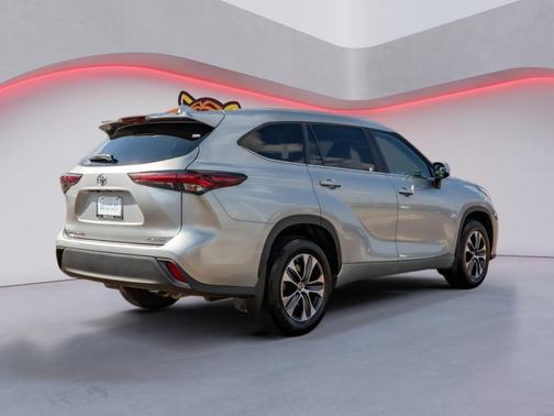 2025 Toyota Highlander XLE