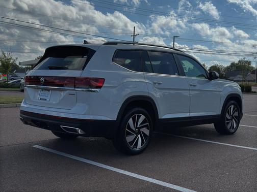2024 Volkswagen Atlas 2.0T SE w/Technology 4MOTION