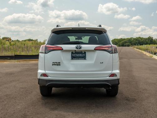 Super White 2018 Toyota RAV4 LE