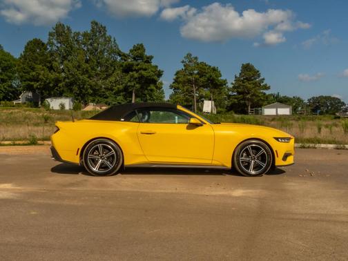Yellow Splash Metallic Tri-coat 2024 Ford Mustang EcoBoost Premium