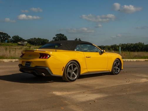Yellow Splash Metallic Tri-coat 2024 Ford Mustang EcoBoost Premium