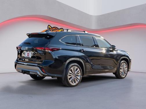 Midnight Black Metallic 2026 Toyota Highlander Hybrid Platinum