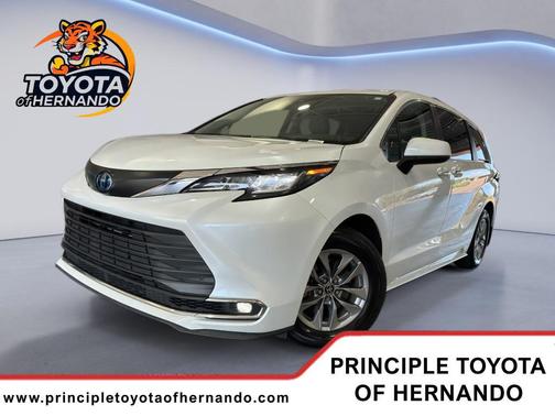 2022 Toyota Sienna XLE 8 Passenger
