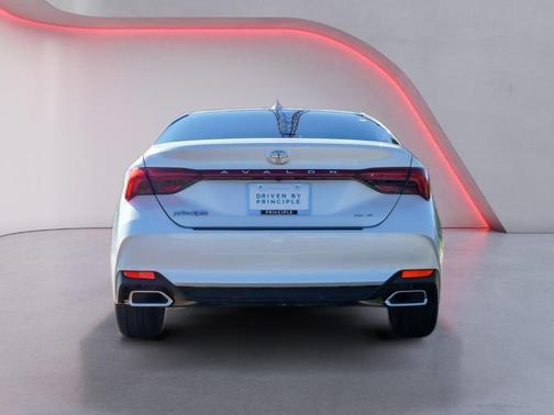 2021 Toyota Avalon XLE