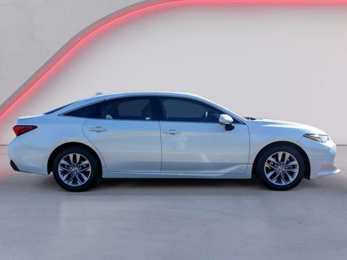 2021 Toyota Avalon XLE