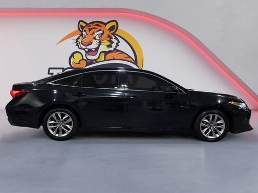 Midnight Black Metallic 2021 Toyota Avalon XLE