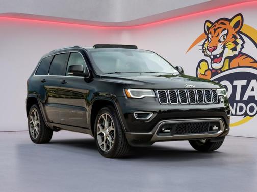 Diamond Black Crystal Pearlcoat 2018 Jeep Grand Cherokee Sterling Edition