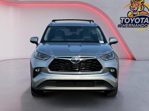 Celestial Silver Metallic 2023 Toyota Highlander Hybrid Platinum