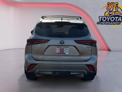 Celestial Silver Metallic 2023 Toyota Highlander Hybrid Platinum