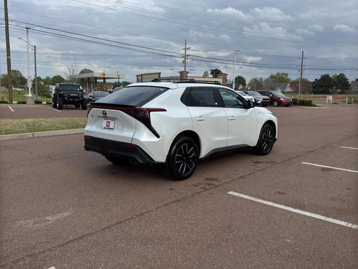 Wind Chill Pearl 2026 Toyota bZ XLE Plus