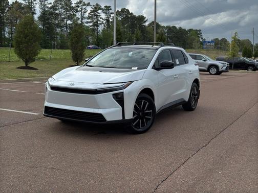 Wind Chill Pearl 2026 Toyota bZ XLE Plus