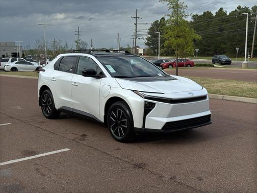 Wind Chill Pearl 2026 Toyota bZ XLE Plus