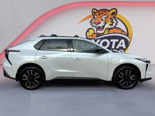 Wind Chill Pearl 2026 Toyota bZ XLE Plus