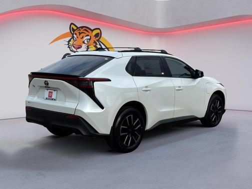 Wind Chill Pearl 2026 Toyota bZ XLE Plus