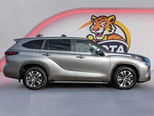 2025 Toyota Highlander Hybrid XLE