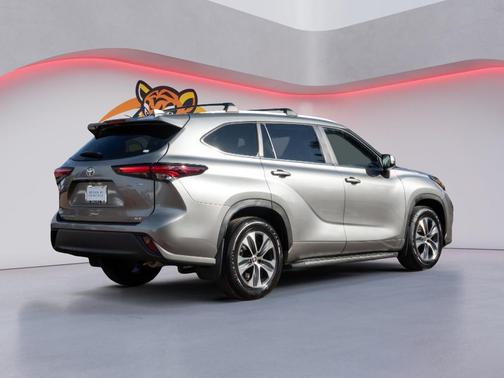 2025 Toyota Highlander Hybrid XLE