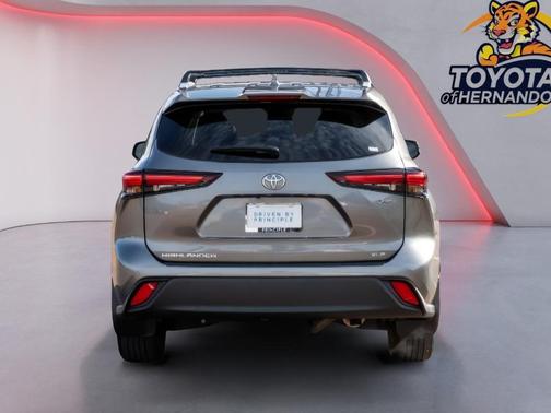 2025 Toyota Highlander Hybrid XLE