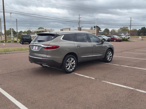 Pepperdust Metallic 2019 Buick Enclave Avenir