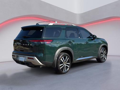 2024 Nissan Pathfinder Platinum FWD