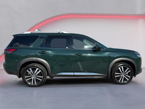 2024 Nissan Pathfinder Platinum FWD