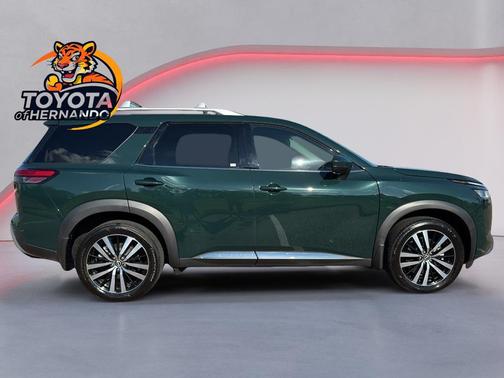 2024 Nissan Pathfinder Platinum FWD