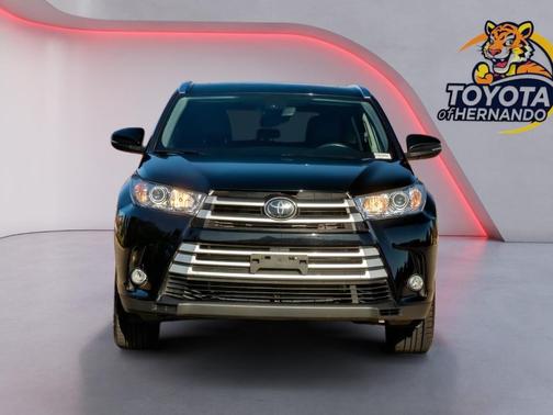 Midnight Black Metallic 2019 Toyota Highlander XLE