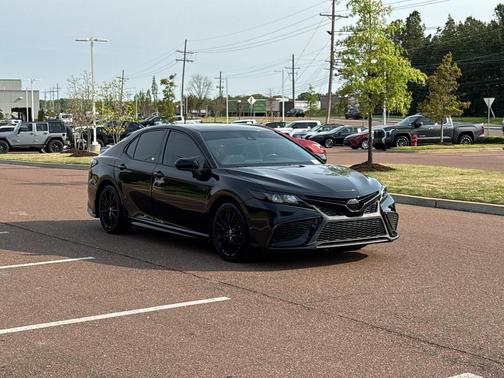 Midnight Black Metallic 2021 Toyota Camry SE
