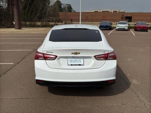 2022 Chevrolet Malibu FWD LT
