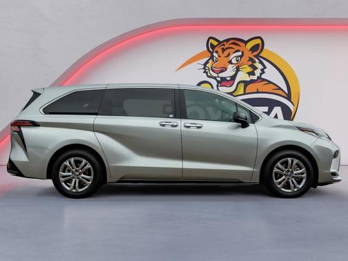 Celestial Silver Metallic 2023 Toyota Sienna XSE 7 Passenger