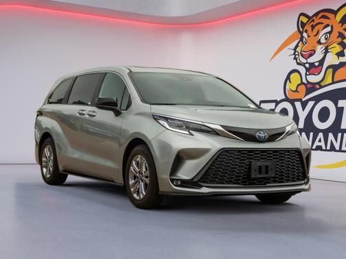Celestial Silver Metallic 2023 Toyota Sienna XSE 7 Passenger