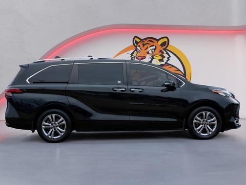2022 Toyota Sienna Platinum