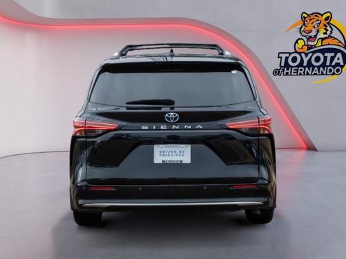 2022 Toyota Sienna Platinum