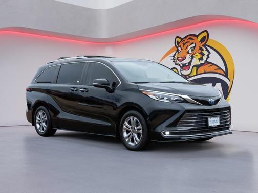2022 Toyota Sienna Platinum