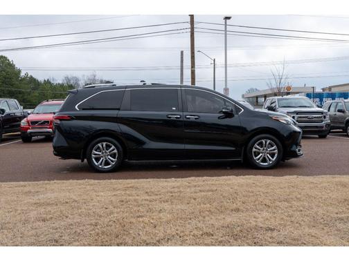 2022 Toyota Sienna Platinum