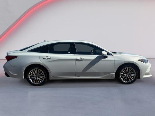 2022 Toyota Avalon Hybrid Limited