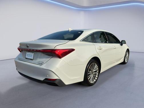 2022 Toyota Avalon Hybrid Limited