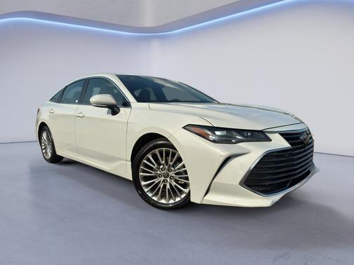 2022 Toyota Avalon Hybrid Limited