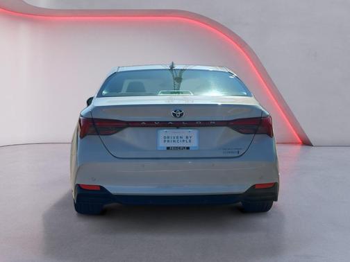 2022 Toyota Avalon Hybrid Limited